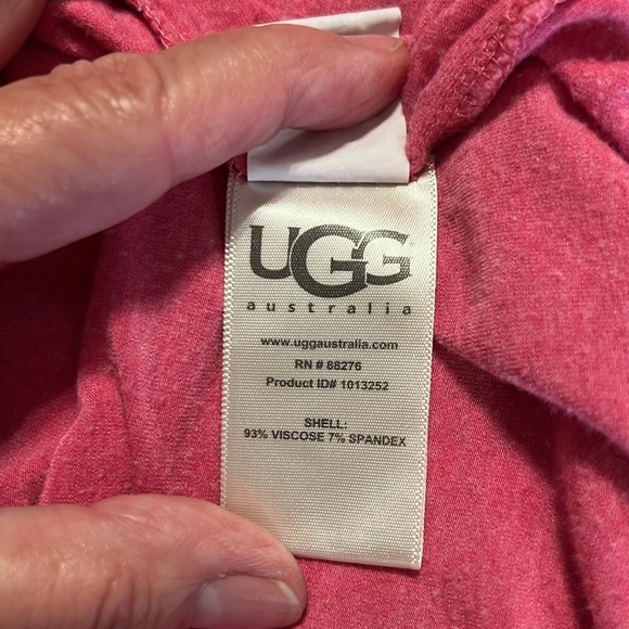 Ugg pink full length cardigan.Size M/L.  2 pockets. Preowned. Good condition. - Picture 9 of 10